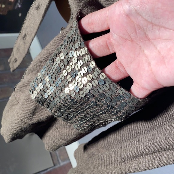 BKE BOUTIQUE - olive sweater w long slvs, jewel buttons & sequin pockets - M - Picture 10 of 16